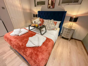 Stunning Studio Garden House - Free Wifi & Parking